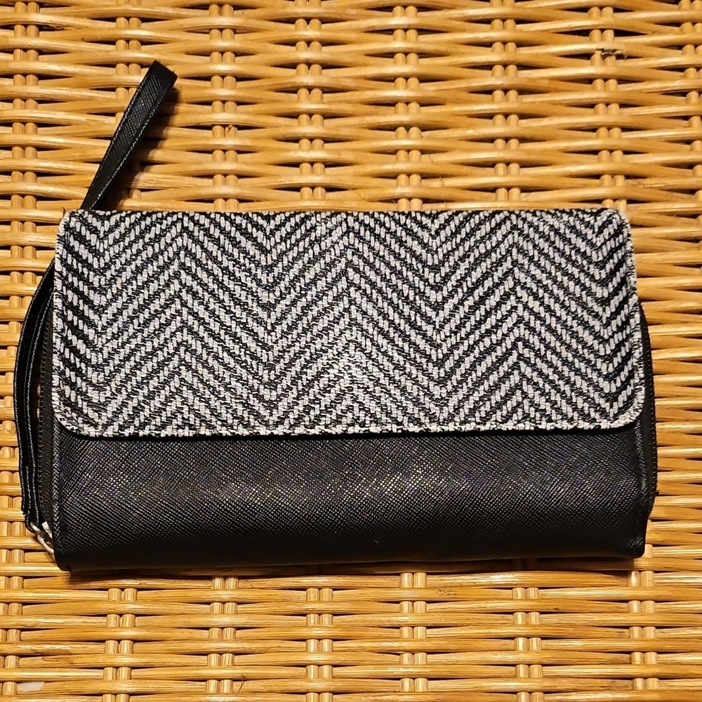 Black and White Herringbone Wallet - Picture 1 of 4